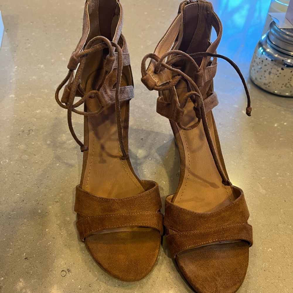 14th & Union Carlie-Fab suede sandal, size 10
